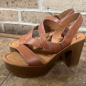 Zodiac platform sandals brand new size 11